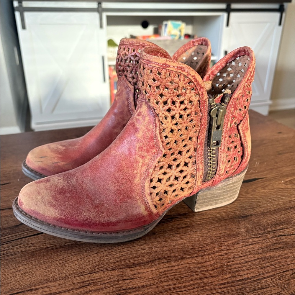 Circle G by Corral red cutout shortie boots size 7